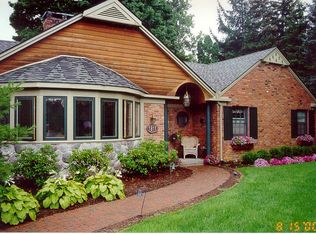 1811 Crosswick Rd, Bloomfield Hills, MI 48301