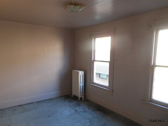 5th image of 708 Somerset St