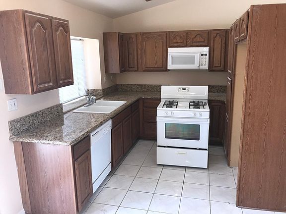 4th image of 24500 Freeport Dr
