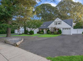 359 Gibbs Pond Rd, Nesconset, NY 11767