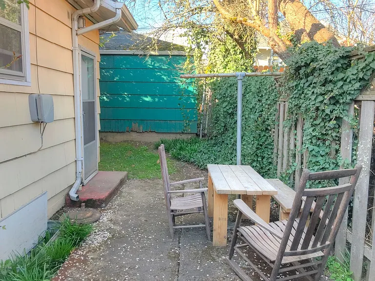8232-8238 SE 11th Ave — Photo 10