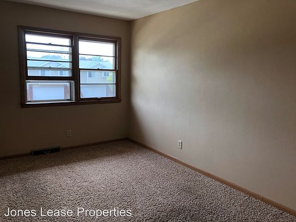 4th image of 3615 Kennedy Dr