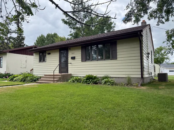 309 7th Ave NE, Roseau, MN 56751