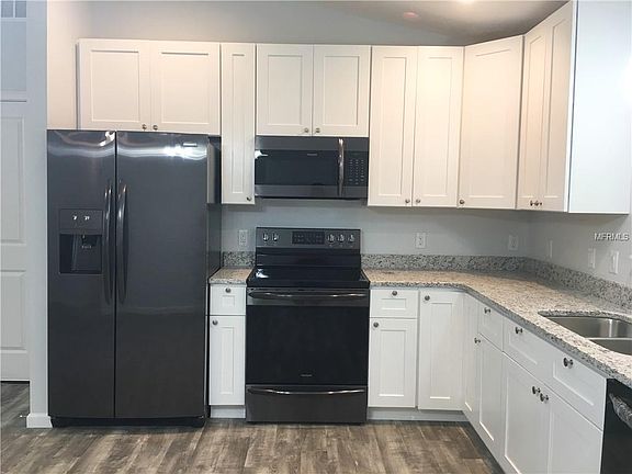 4th image of 1130 E Hubbard Ave