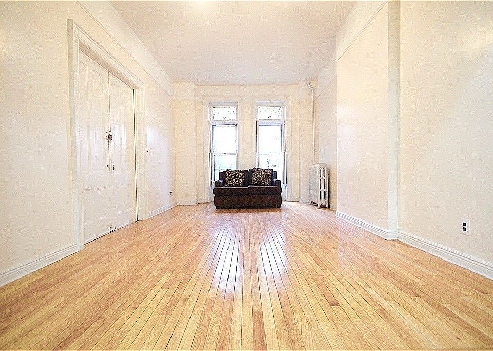 1st image of 337 Halsey St #Parlor