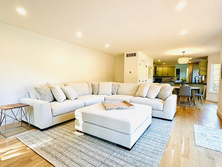 10 Ginny Ln — Photo 9