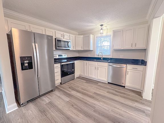 4th image of 1159 Bradford St
