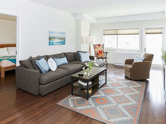 4th image of 433 Main St Unit 109