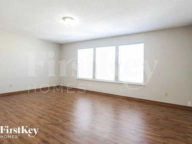301 Sunbeam Ln — Photo 9