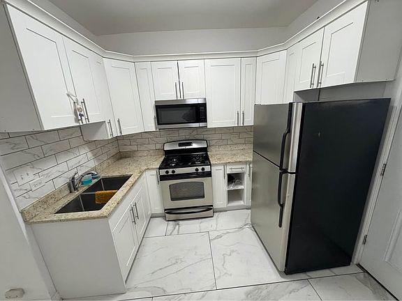 3rd image of 2122 S Lawndale Ave APT 1