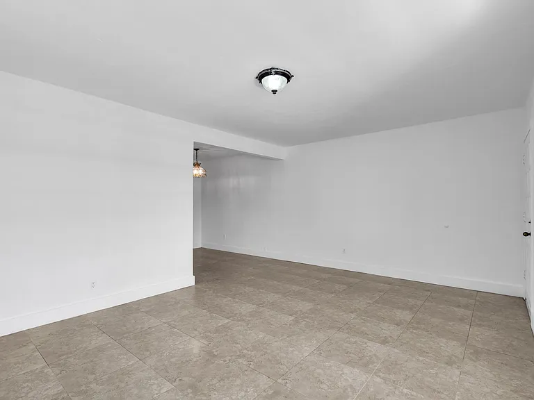 1040 SW 73rd Ct — Photo 8
