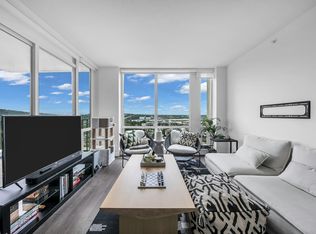 1550 Fern St #2104, North Vancouver, BC V7J 0A9