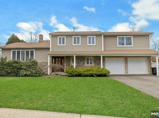 18 Harwood Pl, Wayne, NJ 07470