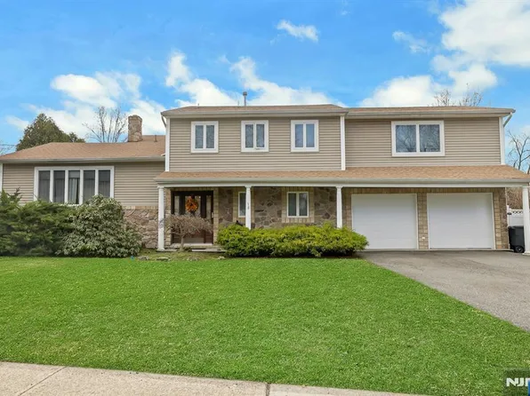 18 Harwood Pl, Wayne, NJ 07470