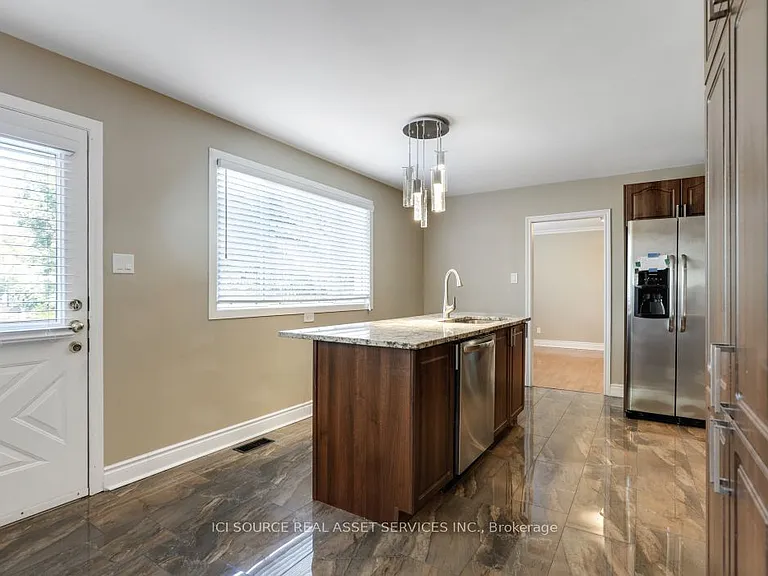 1371 Kilborn Ave — Photo 14