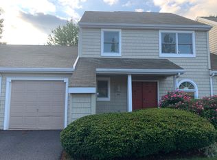 212 Crescent Dr, Hershey, PA 17033