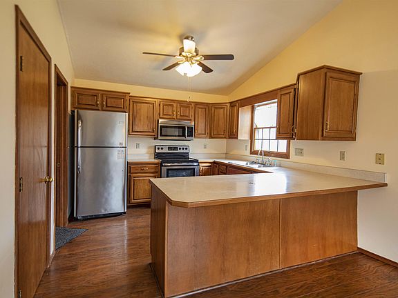3rd image of 1701 N Oriole Dr