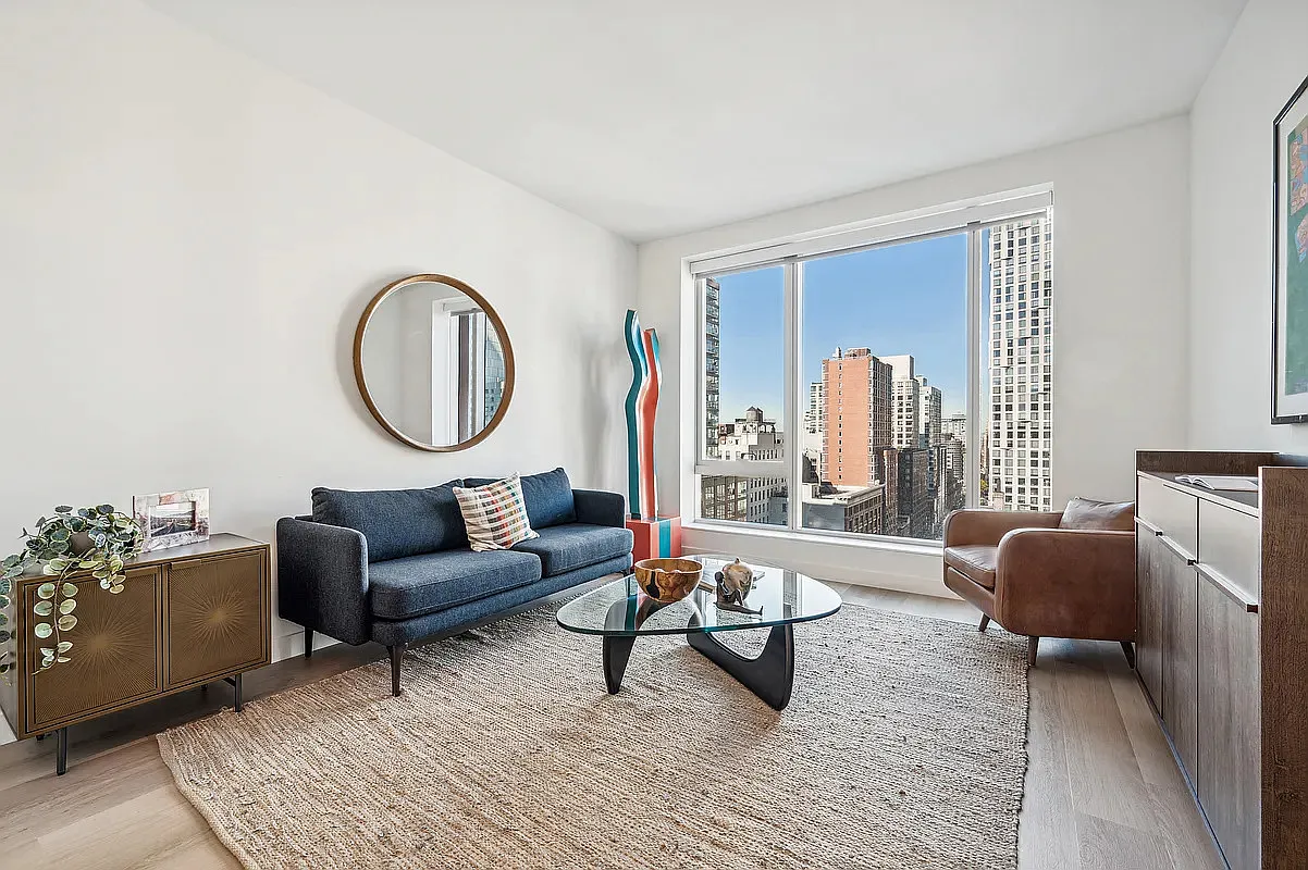 17 Hanover Place — Photo 2