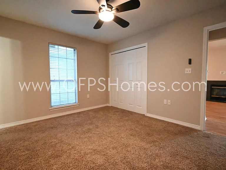 636 Emerald Ln — Photo 12