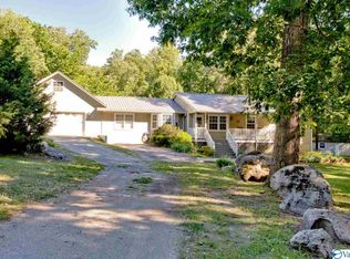224 Day Dr, Brownsboro, AL 35741