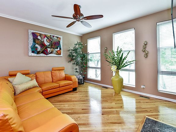 2nd image of 2954 S Michigan Ave Unit E