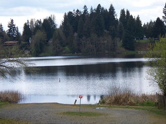 Short walk to Lake Pattison public boat launch!