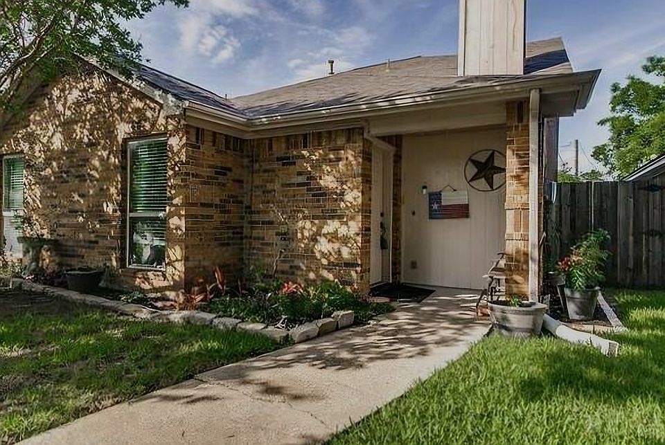 1st image of 522 E Stone Cir