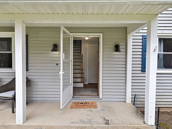 3rd image of 2541 Lyons Rd