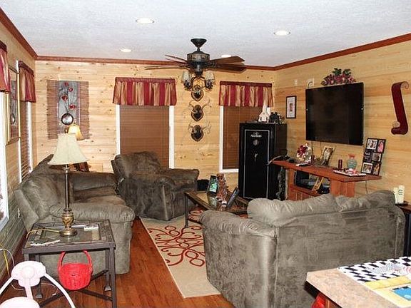 4th image of 17147 Hamer St
