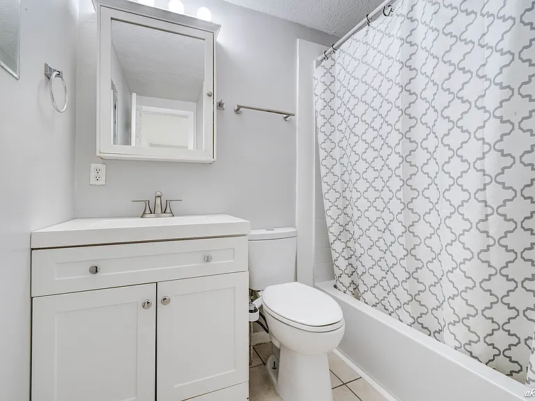 1125 Bradley Cir — Photo 8