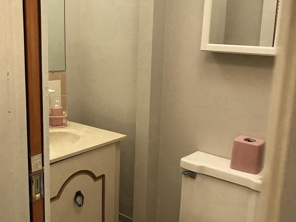 2nd floor powder room