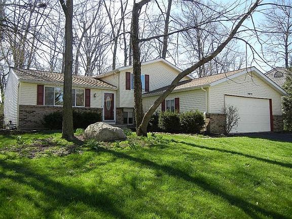 2nd image of 10070 Broken Woods Dr
