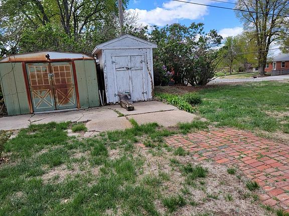 3rd image of 1205 Adams St