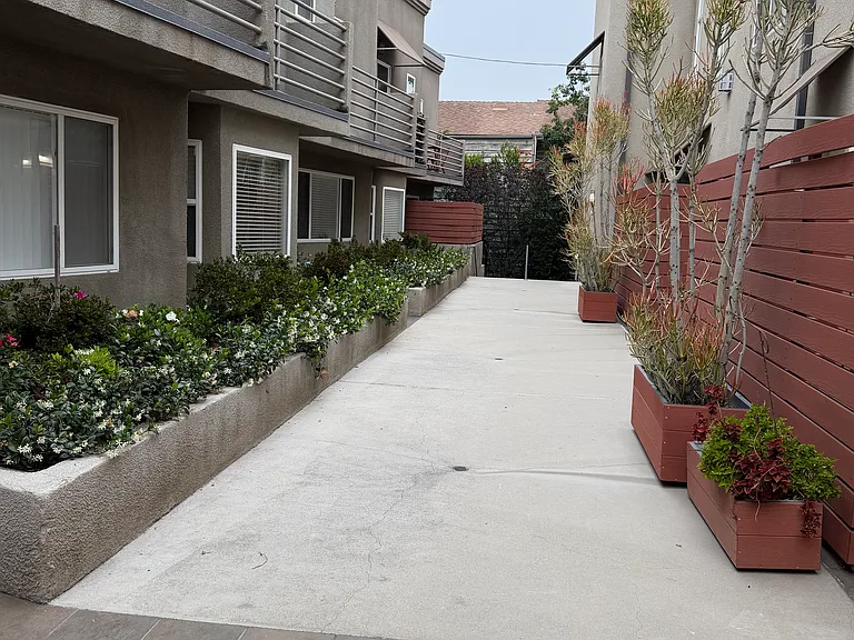 14911 Moorpark St #1 — Photo 28