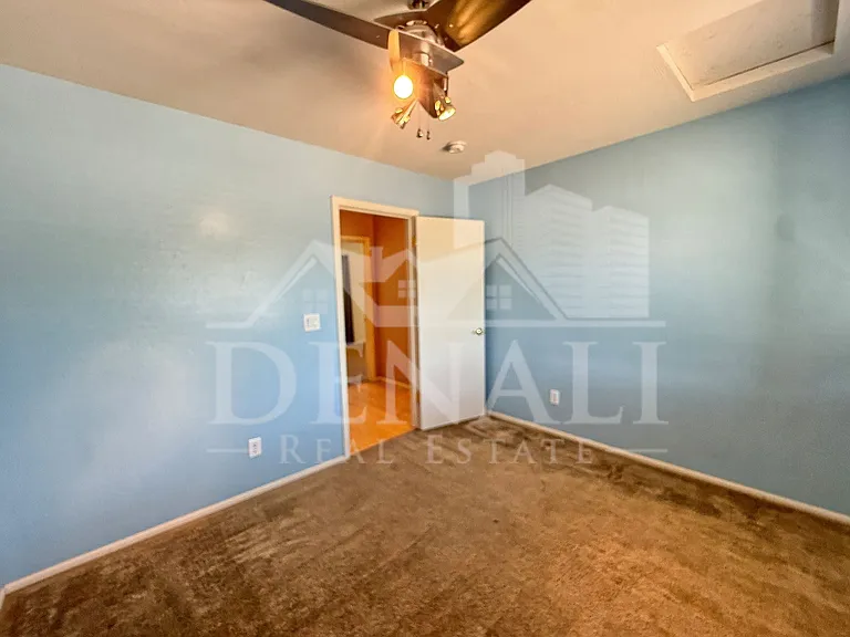 2102 W Knox Rd — Photo 21