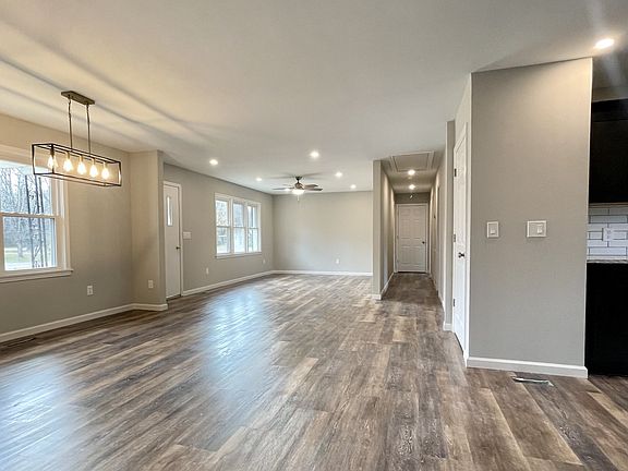 4th image of 205 Sunset Dr