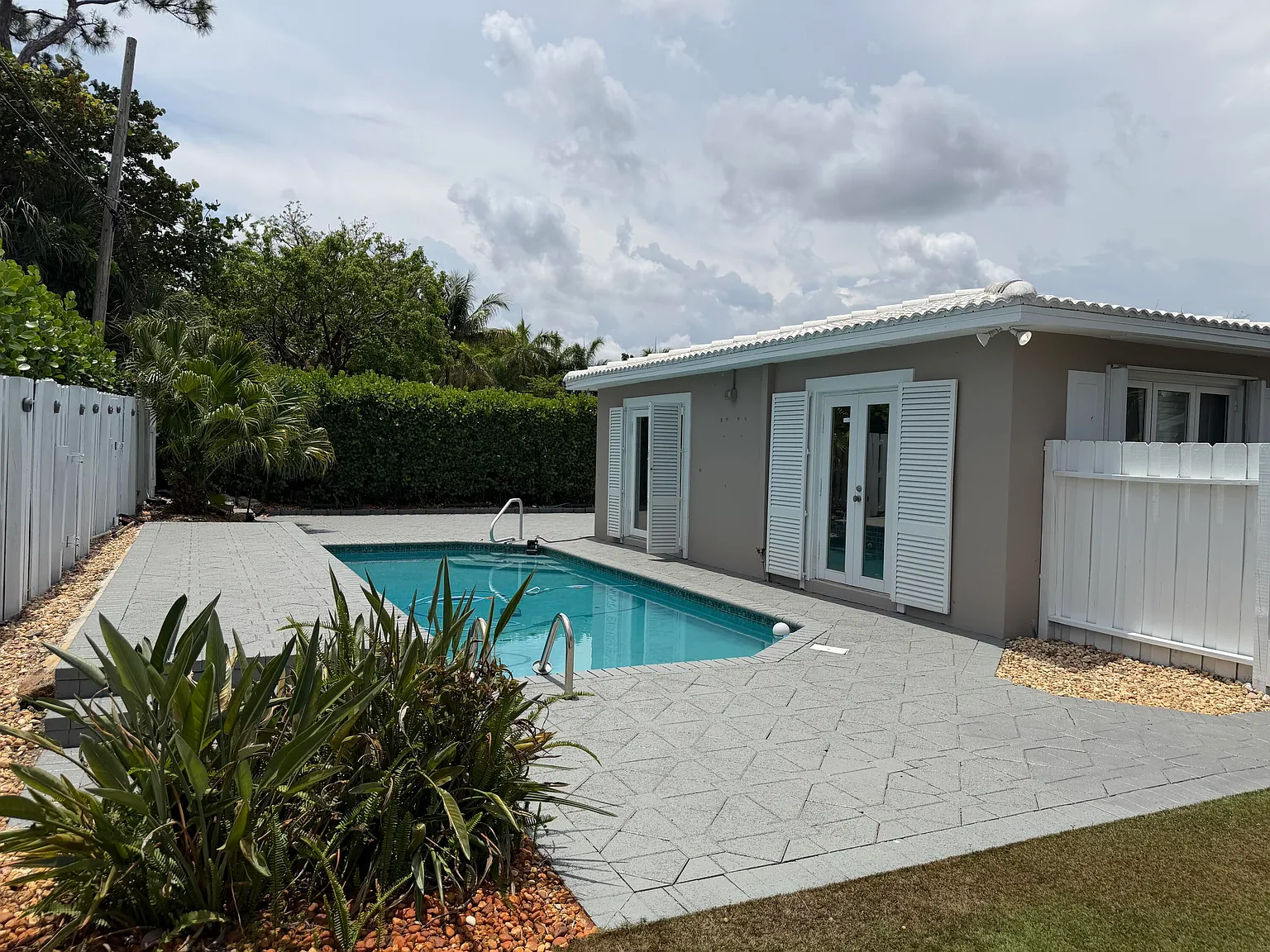4 bed, 3.0 bath, 1948 sqft, $6,000 — Photo 2