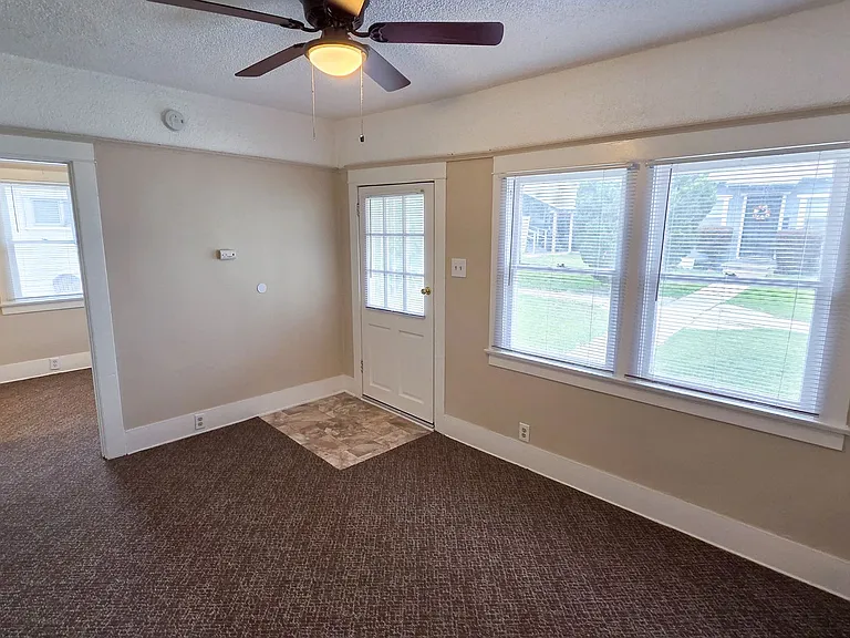r7216 — Photo 3