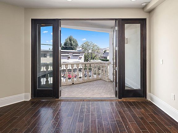 4th image of 11715 Chenault St Unit 202