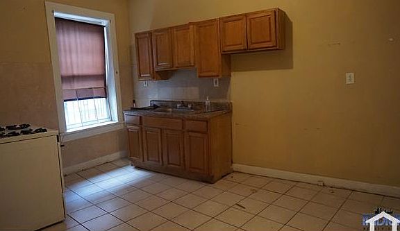 3rd image of 254 Mount Prospect Ave APT 306