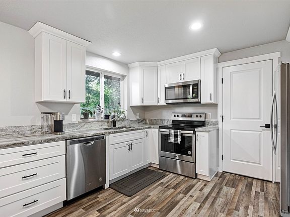 Granite countertops, stainless appliances and lovely natural light make this kitchen a dream to cook in.