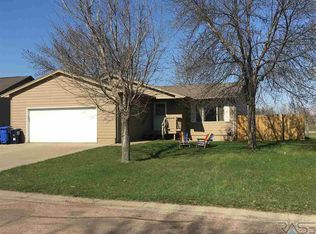 508 Crystal Dr, Hartford, SD 57033