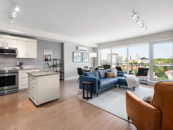 15 Kings Wharf Pl #908, Dartmouth, NS B2Y 0C2