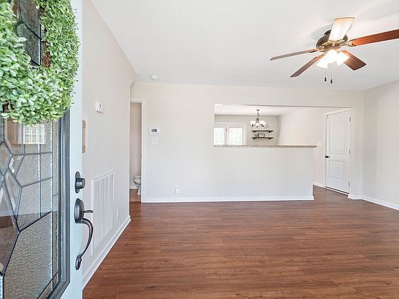 4th image of 494 Medallion Cir
