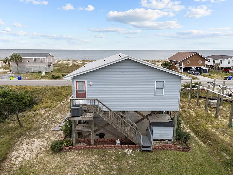 4908 E Beach Dr — Photo 3
