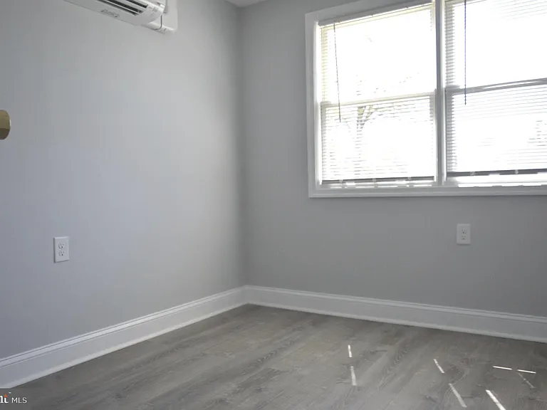 118 E Maple Ave #2R — Photo 4