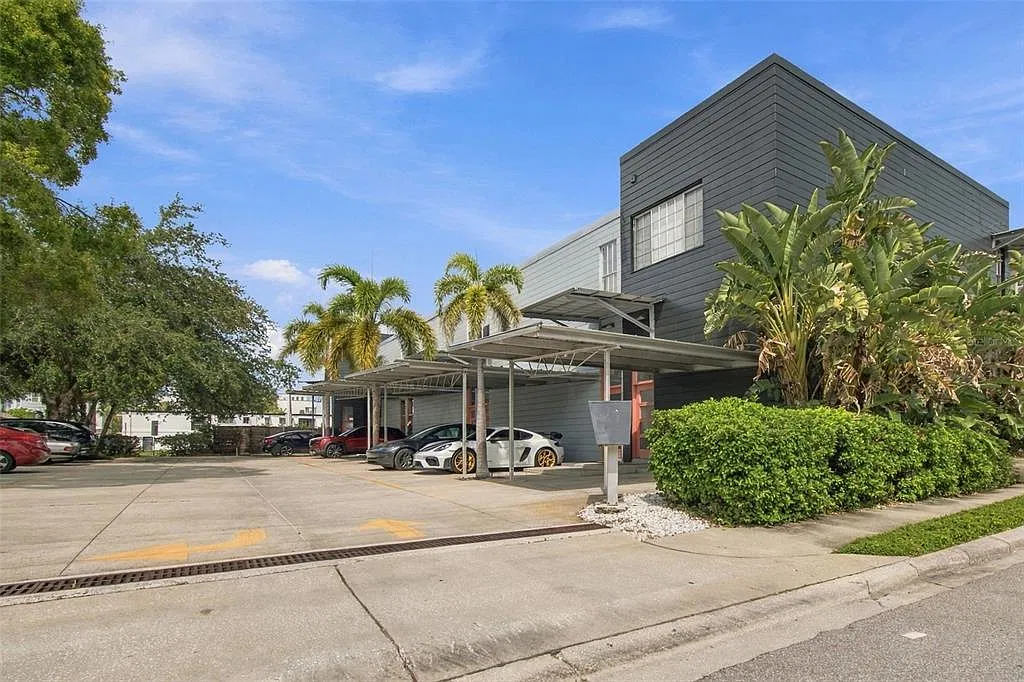 2 bed, 2.5 bath, 1428 sqft, $4,000 — Photo 1