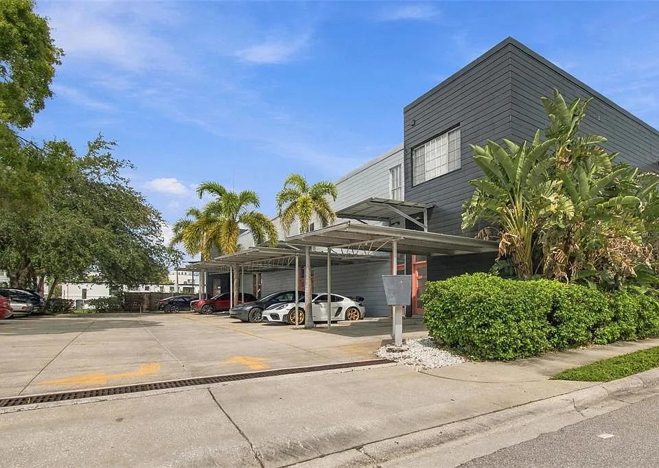 2509 W Azeele St