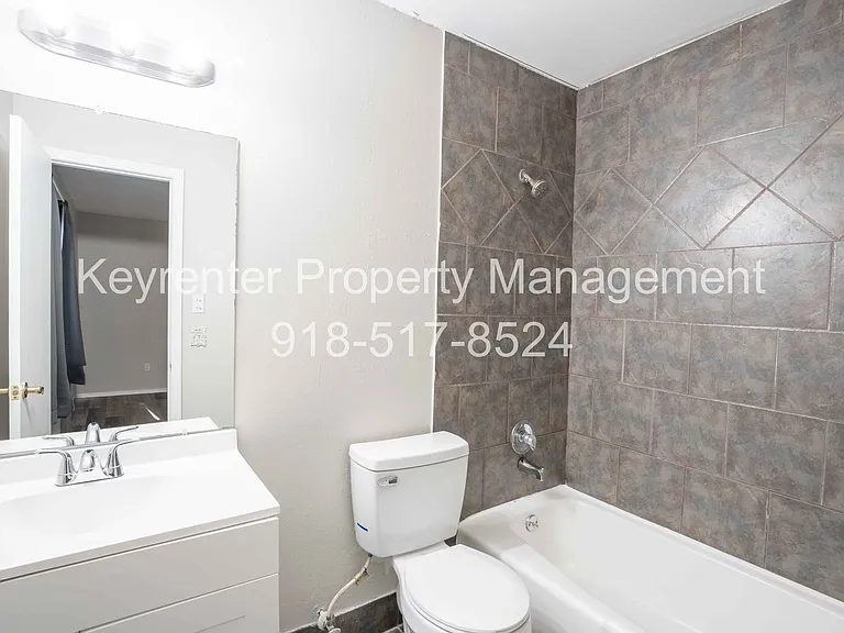 205 E Marshall St — Photo 10