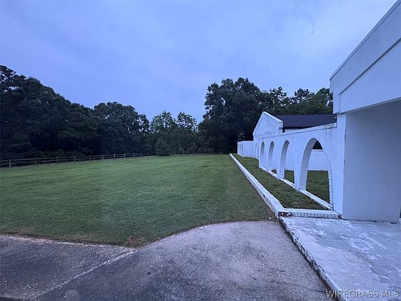 4th image of 383 Peters Dr
